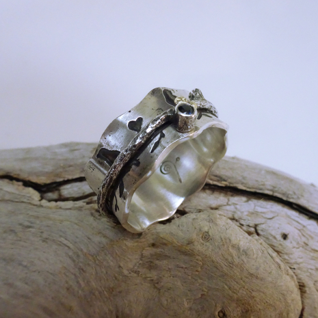 Small Birds on a Branch Spinner ring with sapphire
