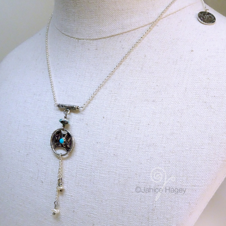 Leaf Pattern Circle Drop Necklace with Turquoise Stone and Pearls