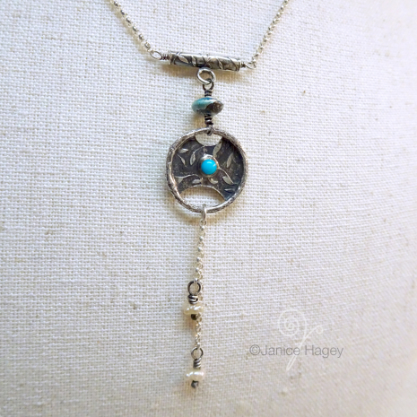 Leaf Pattern Circle Drop Necklace with Turquoise Stone and Pearls