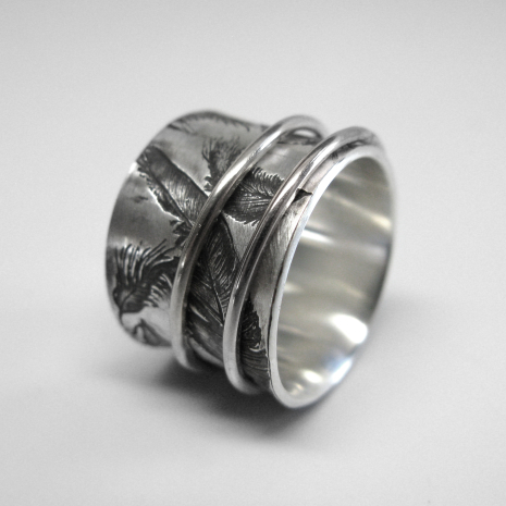 Feathers Spinner Ring with silver spinners