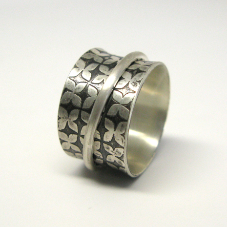 Modern Floral Spinner Ring