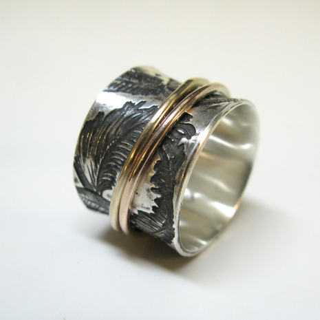 Feathers Spinner Ring with gold spinners