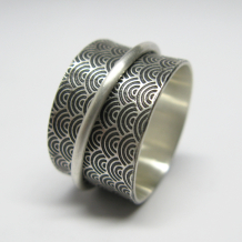 Water Pattern Spinner Ring