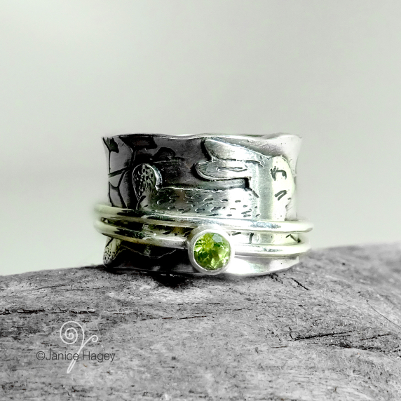 ginkgo-and-rabbit-spinner-ring-with-peridot_mr.jpg
