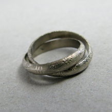 White Gold Paisley Rolling Ring