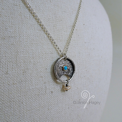 Leaf pattern Circle Drop Necklace with turquoise stone